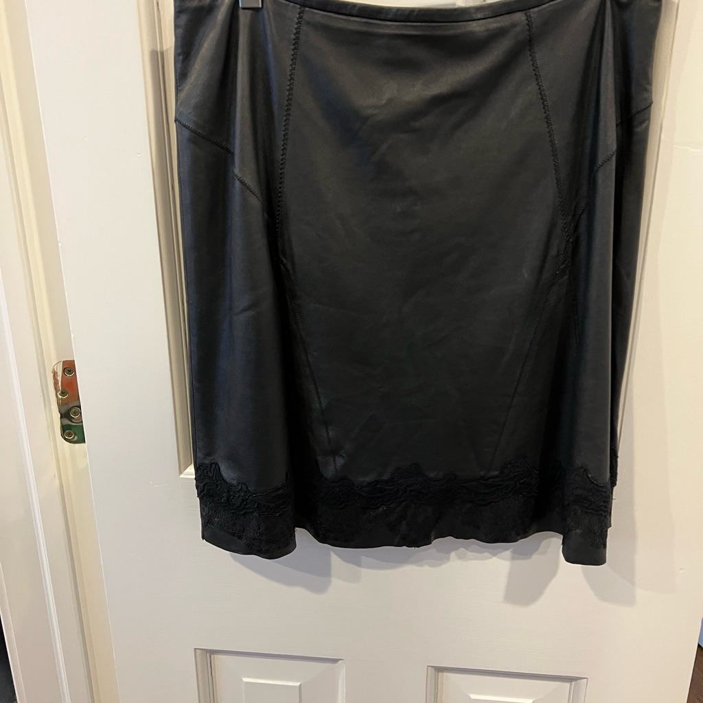 Elie Tahari Black Leather A-Line Skirt With Black Lace Trim. Size 8.